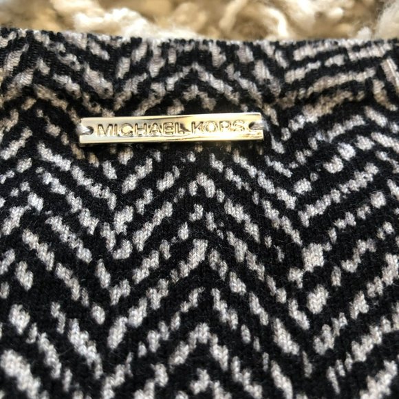Sz S Michael Kors LS Fit & Flare Black & White Chevron Pattern Dress, Soft Comfo - Picture 4 of 7